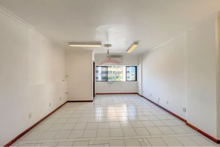 Sala Comercial para VENDA- 32m² na Graça, Salvador