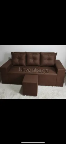 Sofá de 3 lugares disponível por encomenda 