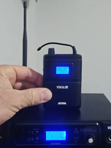 Sistema de Retorno Sem Fio In-Ear Vokal VMT50 (UHF / PLL) - Profissional