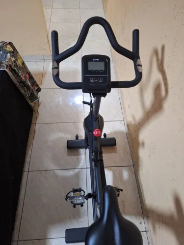 BICICLETA ERGOMÉTRICA ODIN FIT PARA SPINNING MECÂNICA RODA DE INÉRCIA 13KG PACE5000