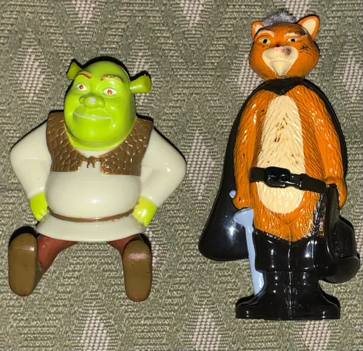 2 bonecos shrek e gato de botas ótimo estado veja fotos