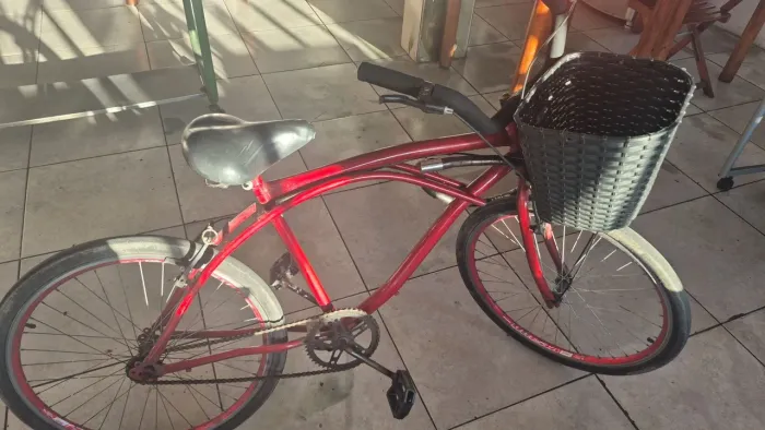 Bicicleta aro 26 com cesta e cadeado