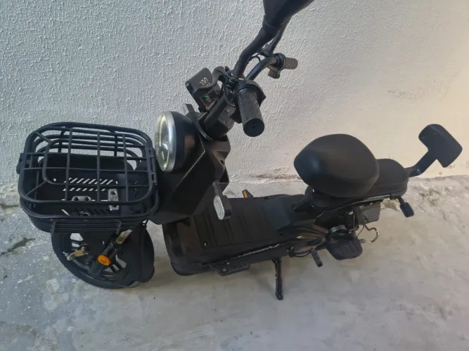 Moto elétrica semi nova 