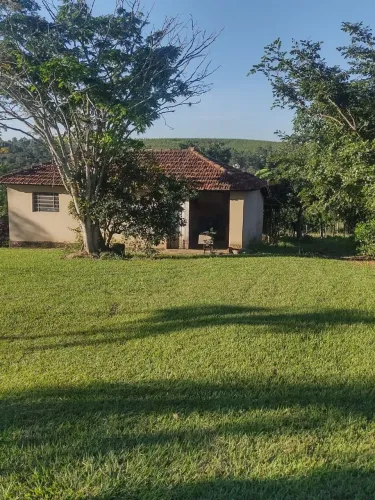 Sítio com 72.600 m², Casa com Piscina, Churrasqueira e Estrutura Rural em Capão Bonito