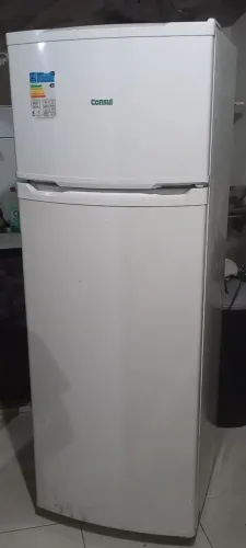Vendo geladeira consul valor 200,00