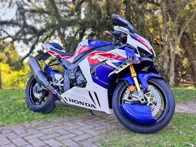 Honda CBR 1000RR-R Fireblade SP 30th Anniversary Edition 2024 (40 Abaixo da FIPE)