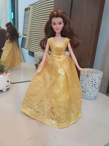 Boneca Hasbro Disney princesa Bela...filme live- action..