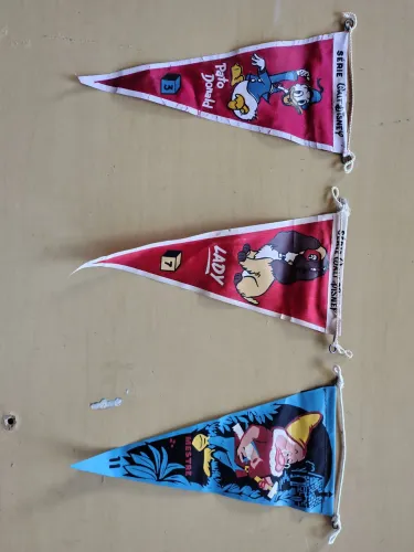 Flâmulas antigas Disney