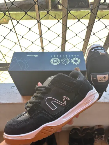 Tênis Tesla Six 41 Perfeito Estado