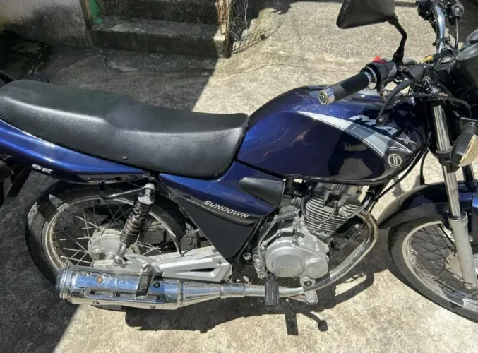 Vendo moto muito nova 125 cc
