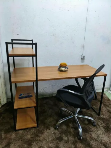 Mesa com Prateleiras - Linha Industrial