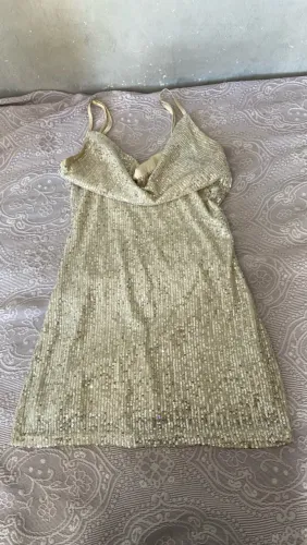Vestido paetê bege de festa colado