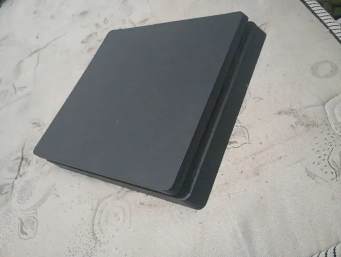 Playstation 4 slim