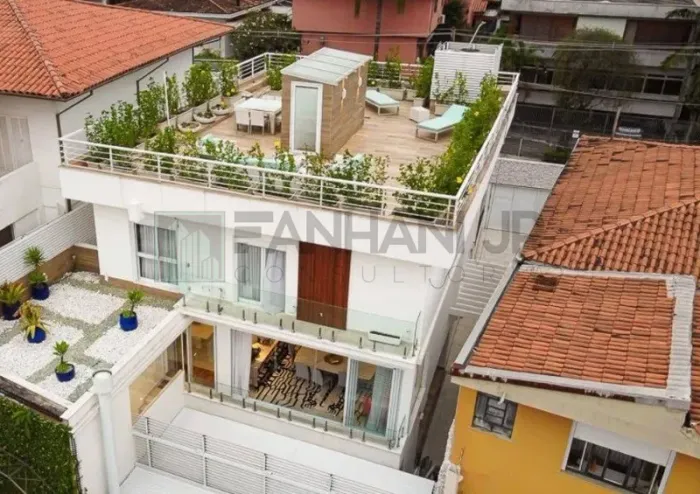 Casa com Rooftop e vista eterna à venda no Pacaembu, São Paulo-SP: 3 quartos, 3 suítes, 3