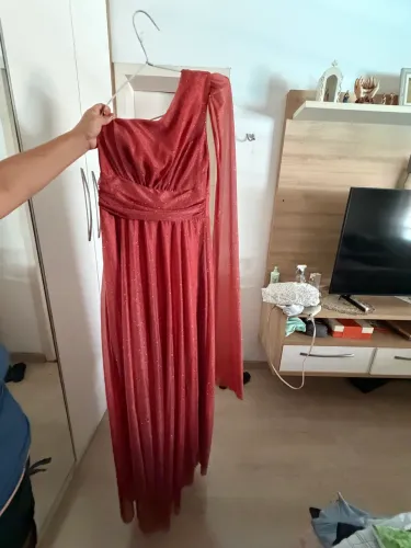 Vende-se vestido de festa