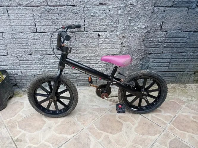 Vendo bicicleta aro 16 boa só anda por 150 reais.