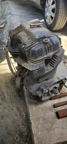 Motor de motocicleta Honda CB400. Raridade