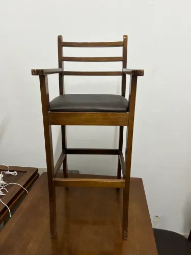 Cadeira para criança restaurante