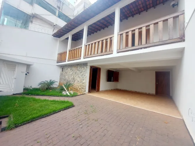 Casa residencial e comercial disponível para Locação e venda no bairro Tabajaras em Uberlâ