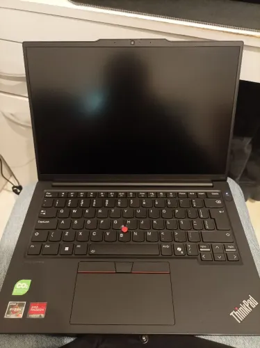 Lenovo ThinkPad E14 Gen 6 AMD Ryzen - Na Caixa com Manual