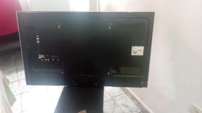 Tv smart Samsung 46 polegadas, sem o filtro pegando e sem o controle ela liga aparece a lo