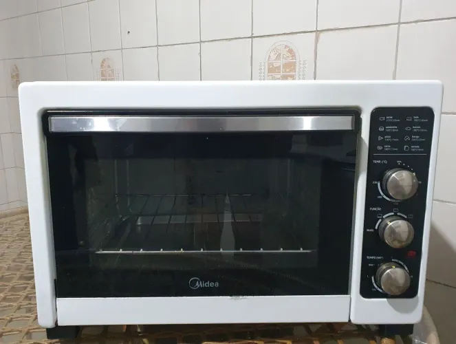 Forno elétrico Midea de 42 litros