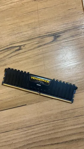 MEMÓRIA RAM 4GB - CORSAIR DDR4 NOVA