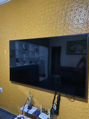 TV 75 polegadas Samsung com defeito no led