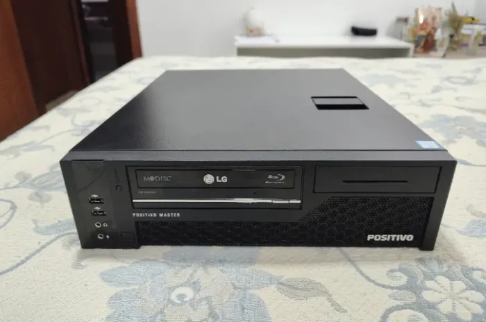Gabinete corporativo low profile Intel J1900 8GB memória SSD 128GB
