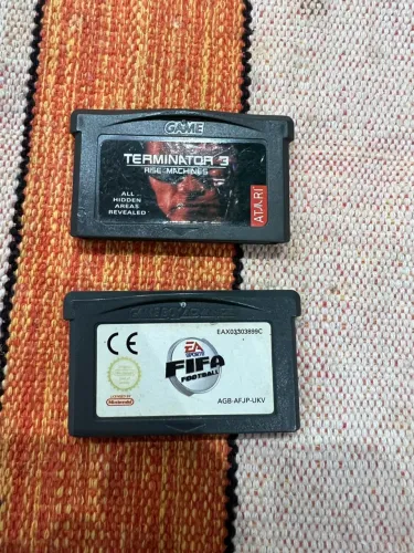 Dois jogos de Game Boy Advance 