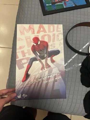 Hot toy homem aranha