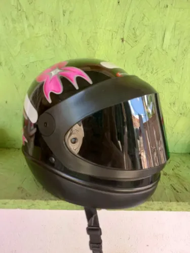 Capacete feminino usado poucas vezes