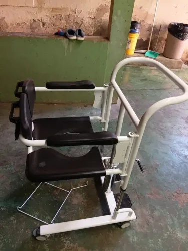 Cadeira para Banho e Transferência Hidráulica