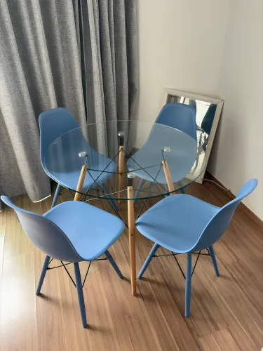 Mesa com quatro cadeiras Tok&Stok