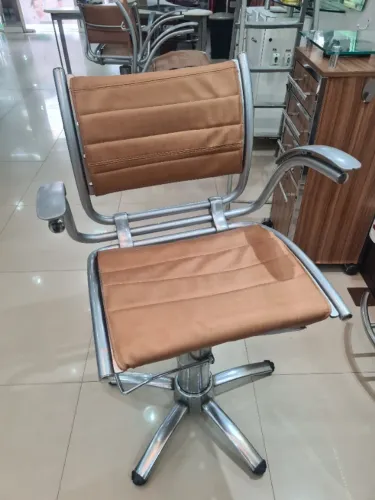 Cadeira Ferrante para salão de beleza (13 unidades disponíveis)