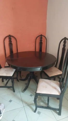 Mesa com 6 cadeiras
