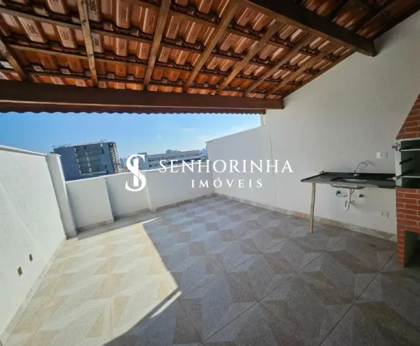 Sobrado à venda na Vila Granada com 2 suítes, terraço com churrasqueira e espaço para 2 ca