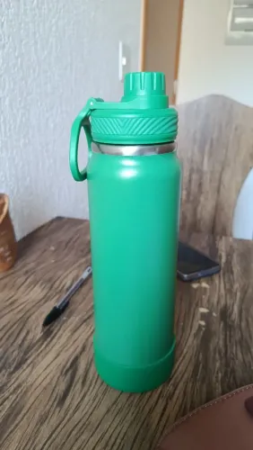 Estou vendendo uma garrafa térmica usada por apenas R$70.Mas em perfeitas condições, inter