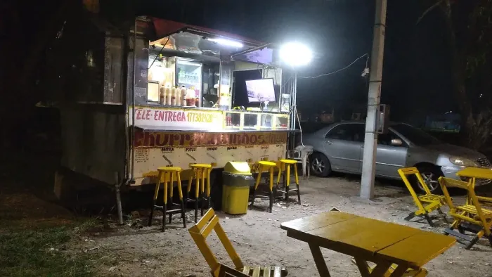 Vende-se trailer de churrasquinho