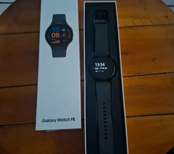 Smartwatch Samsung Galaxy FE 40mm + base de carregamento em 3D