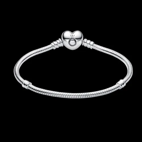 Pulseira pandora prata com fecho de coração 