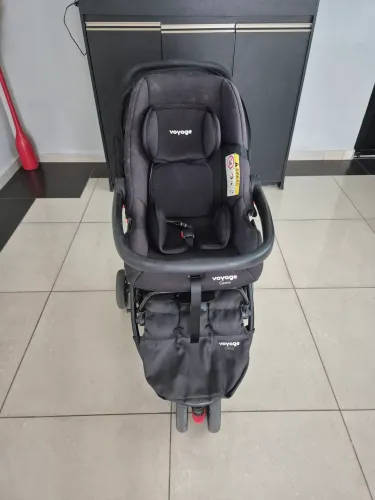 Carrinho + bebe conforto voyage
