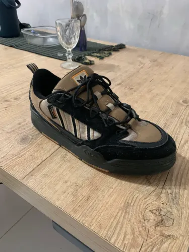 Tênis adidas