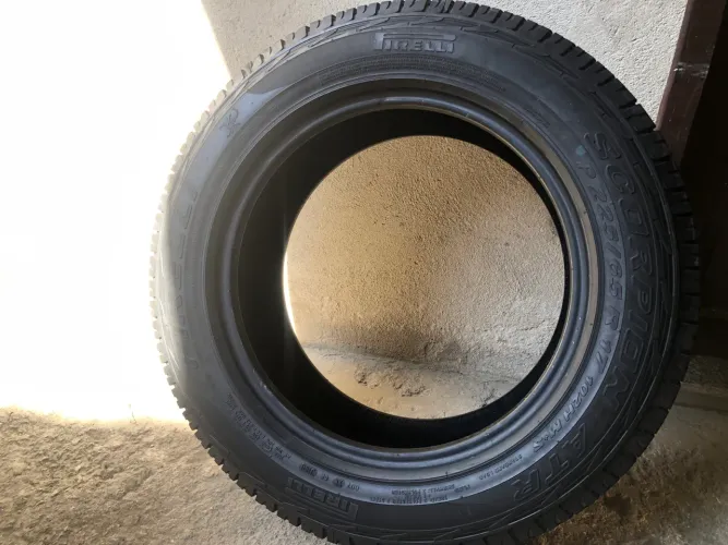 Vendo pneu pireli novo 225 r17 perfil at 2018 pneu novo nunca rodou.