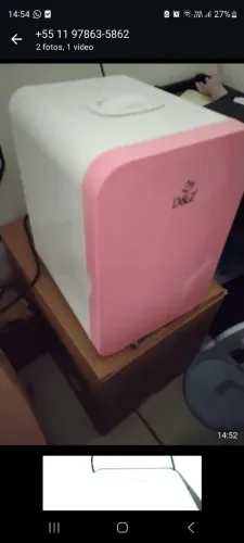 Mini geladeira portátil.  Cooler box. . 