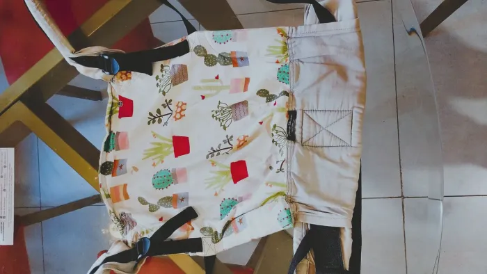 Sling Mochila Evolutiva Dona Chica Chicachila Estampa Cactos <br>