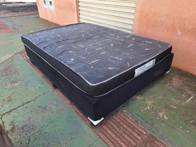 Cama box casal com colchão bem conservada ((ENTREGO GRATIS))