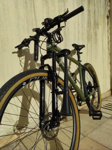 Bicicleta aro 29 semi nova 