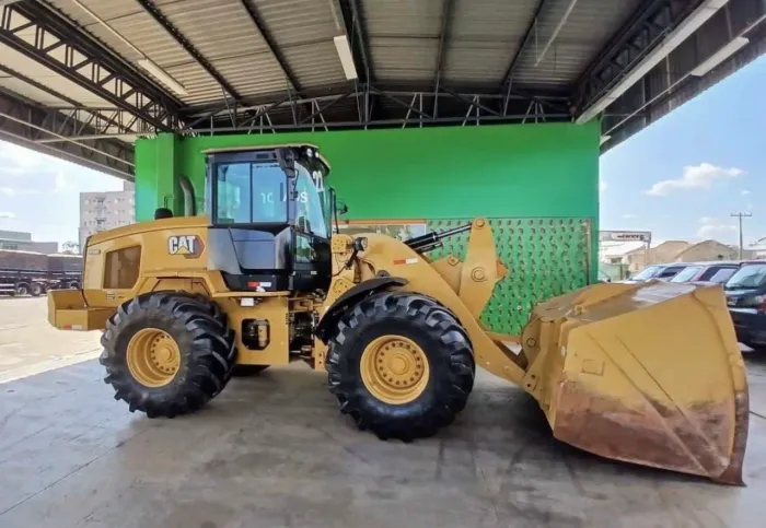 Pá Carregadeira Caterpillar 938K ano 2022 com 7.400 horas, em Campinas