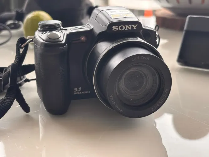 Câmera digital Sony H50